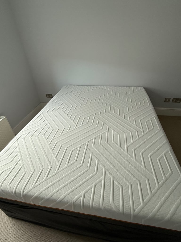 image for King Mattress - medium firm- hardly used 