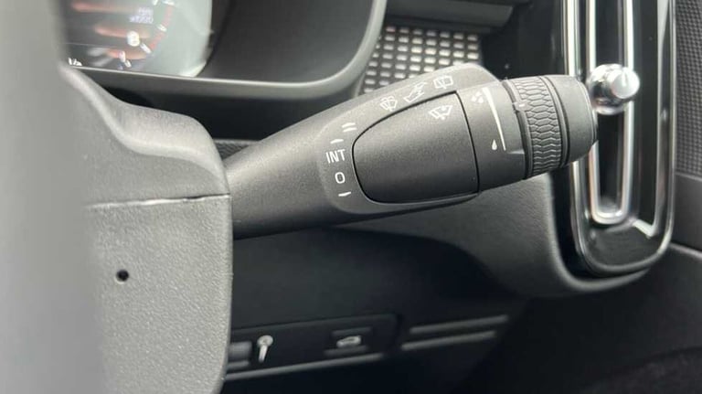 2020 Volvo XC40 2.0 D3 R DESIGN 5dr Geartronic SUV Diesel Automatic