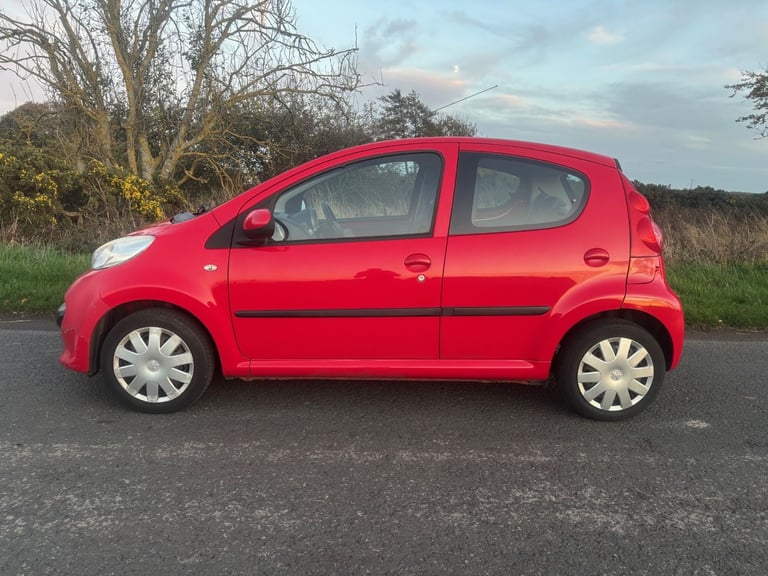 Peugeot 107, 2006, 1.0 litre manual 5 doors 79,000 miles, full MOT