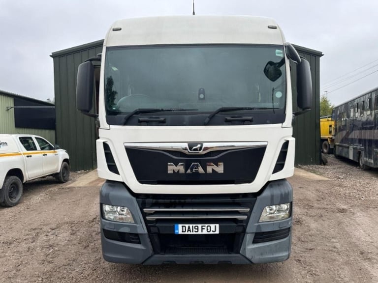 MAN TGX 26.460 6x2 MID LIFT SLEEPER CAB TRACTOR UNIT