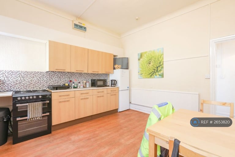 1 bedroom flat in Merthyr Road, Pontypridd, CF37 (1 bed) (#2653820)