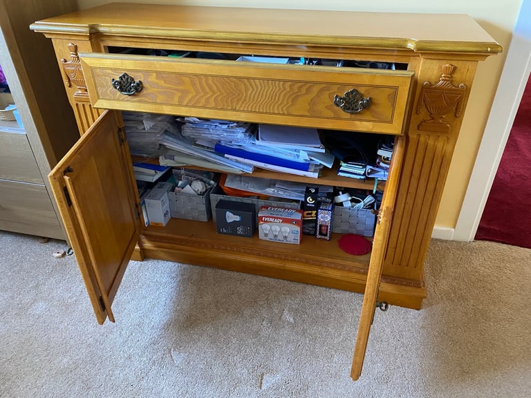 OAK SIDEABORD VGC - DELIVERY AVAILABLE 