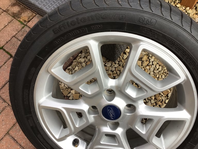 Alloy and tyre
