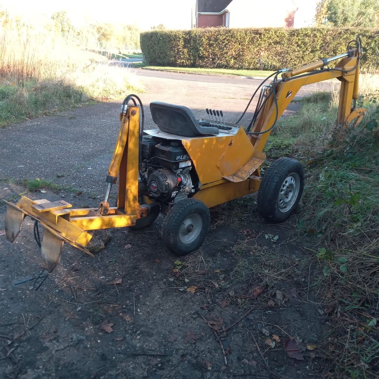Digger and trailer with ramp and winch, new 13hp engine, spooler and pipes