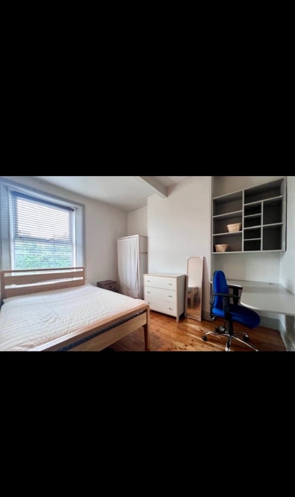 image for Double room in Crookes 