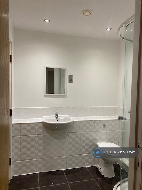 1 bedroom flat in Low Road, Doncaster, DN4 (1 bed) (#2650398)