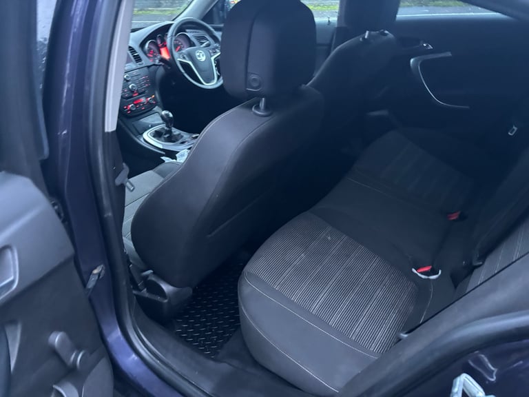 Vauxhall, INSIGNIA, Saloon, 2013, Manual, 1956 (cc), 4 doors