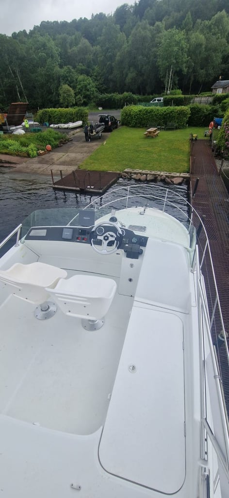 Beneteau 9.8m Flybridge 
