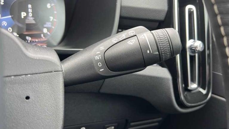 2019 Volvo XC40 2.0 T5 R DESIGN Pro 5dr AWD Geartronic SUV Petrol Automatic