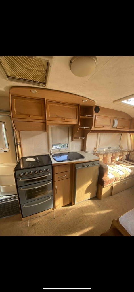 2005 COACHMAN VIP 520/4