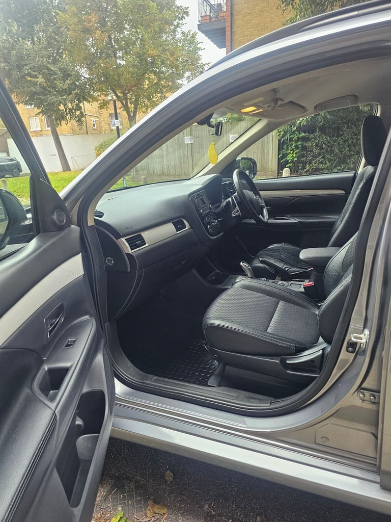Mitsubishi, OUTLANDER, Estate, 2015, Other, 1998 (cc), 5 doors