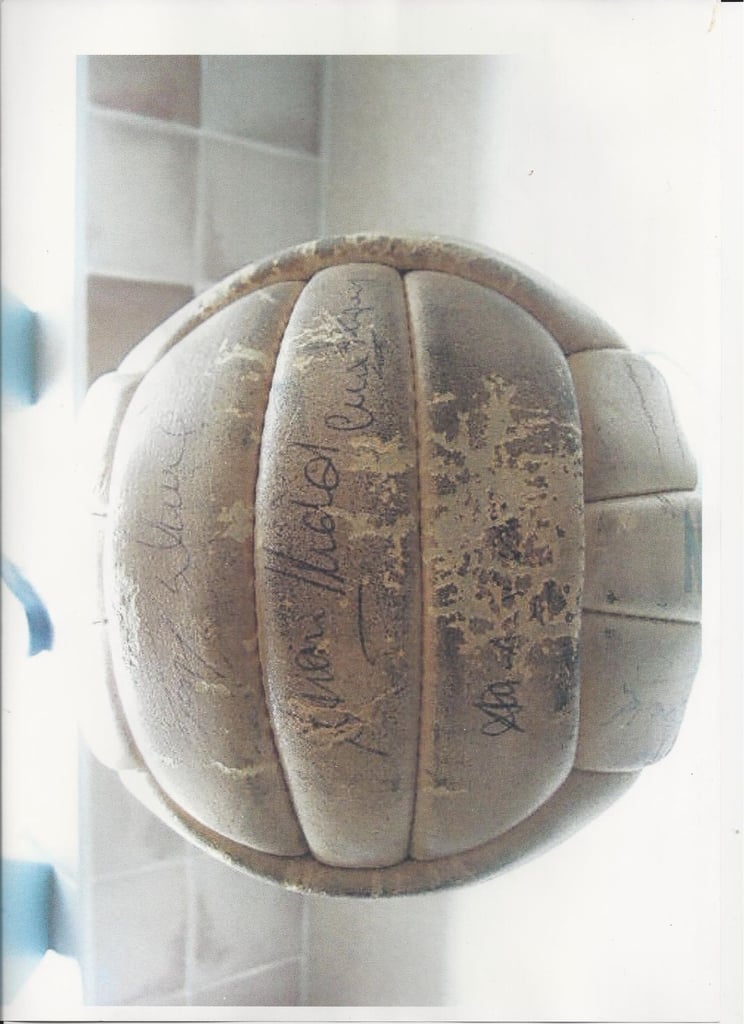 1968 MANCHESTER UNITED BALL