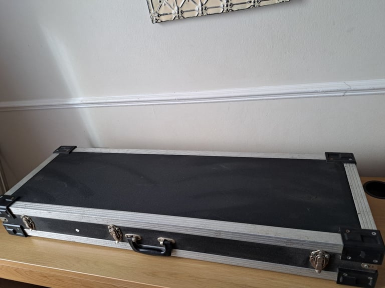 Roland W-30 Sampling Workstation Synthesizers Keyboard ( Rare ) + Metal Case