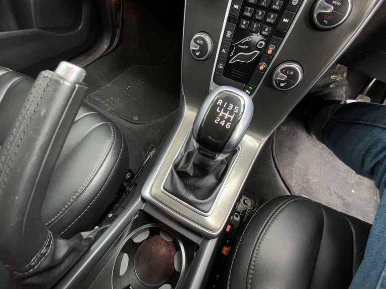 2014 Volvo V40 1.6 D2 SE Lux Nav Hatchback 5dr Diesel Manual Euro 5 (s/s) (115 ps) Hatchback Dies...
