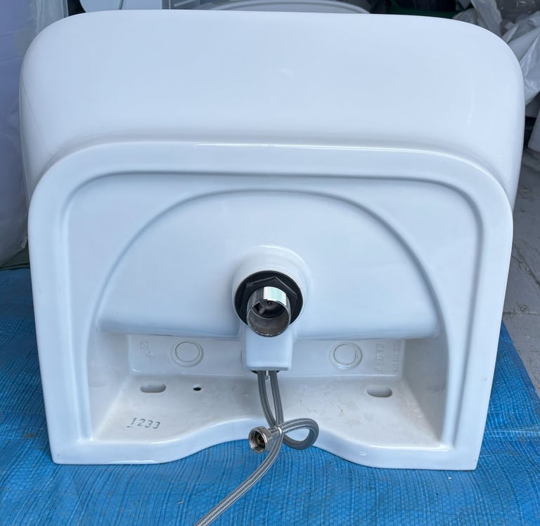 Roca The Gap Original wall-hung basin 1TH with full pedestal width 550mm, 720mm high pedestal