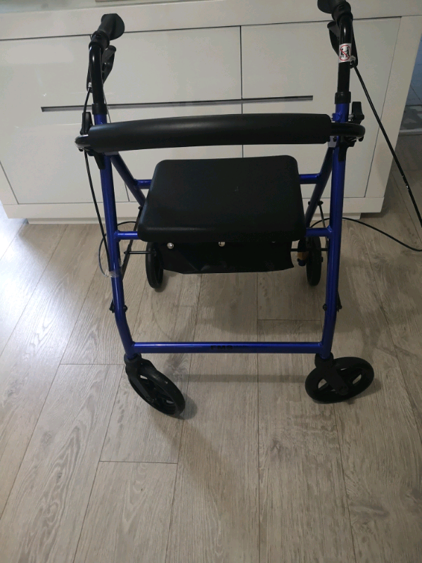 Zimmer frame with seat