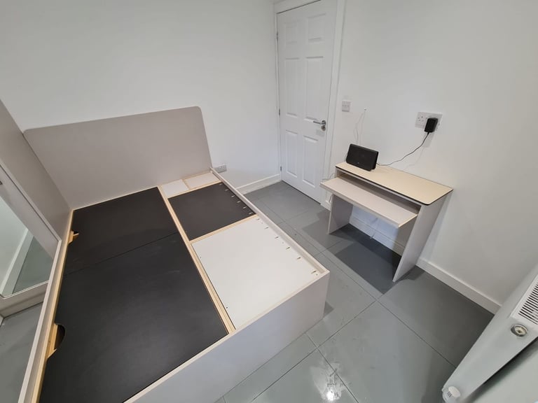 Studio Flat Available Bills Included-Withington-M20