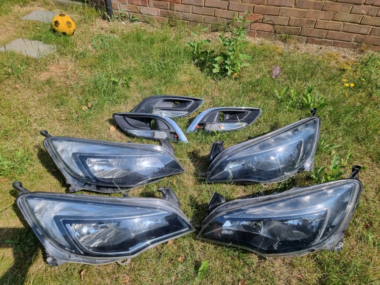image for VAUXHALL ASTRA J BREAKING HEADLIGHT RIGHT & LEFT GOOD CONDITION 