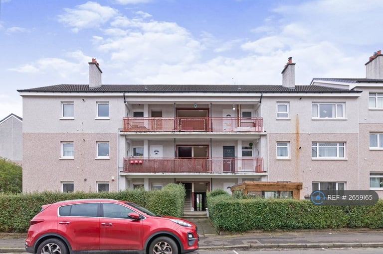 3 bedroom flat in Fieldhead Drive, Glasgow, G43 (3 bed) (#2659165)