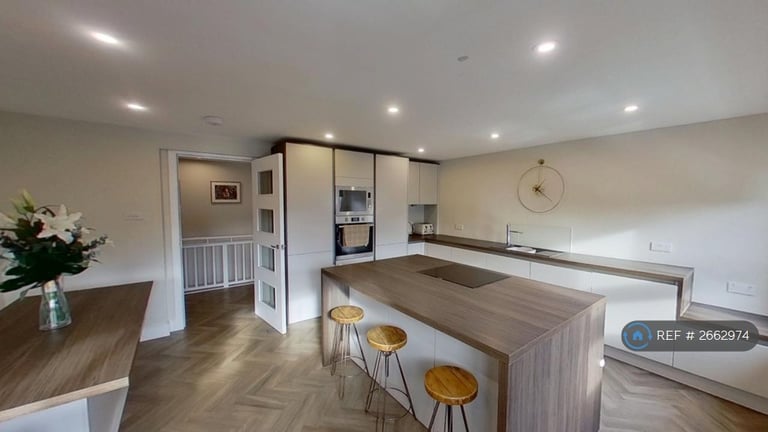 3 bedroom flat in Cavalry Park Drive, Edinburgh, EH15 (3 bed) (#2662974)