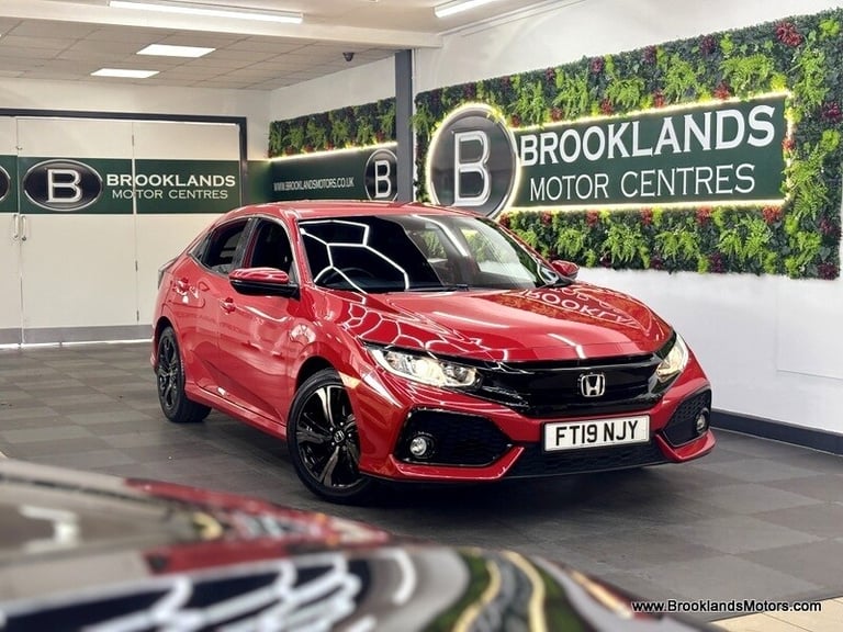 image for Honda Civic 1.0 VTEC SR [6X SERVICES, SAT NAV, REVERSE CAMERA &amp; LOW MILES]