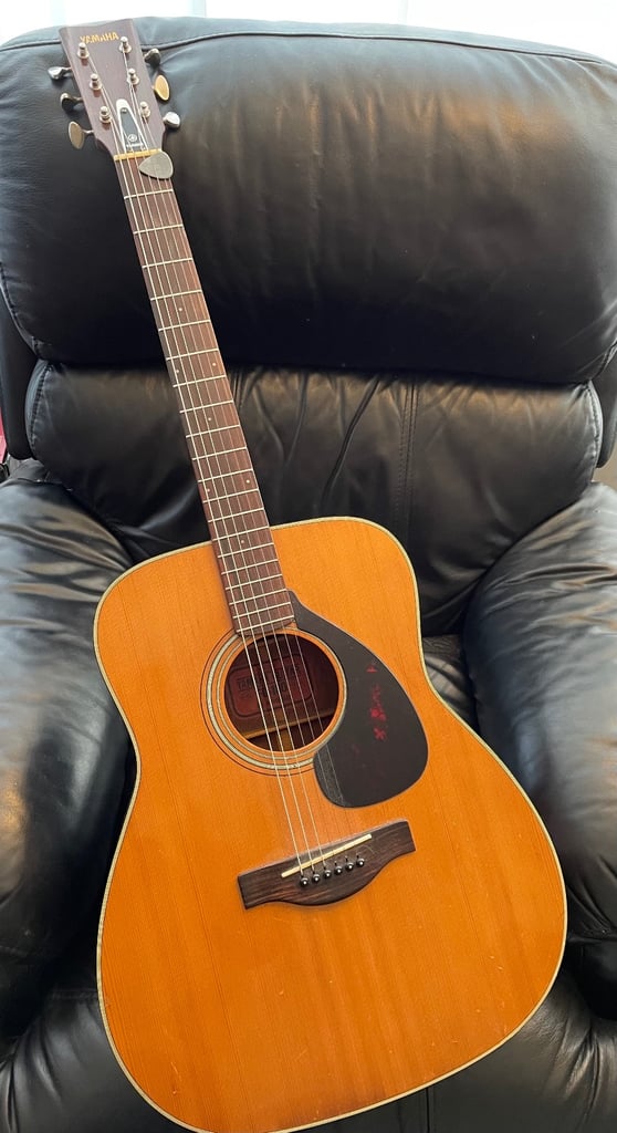 Vintage Yamaha fg-180 red label acoustic guitar