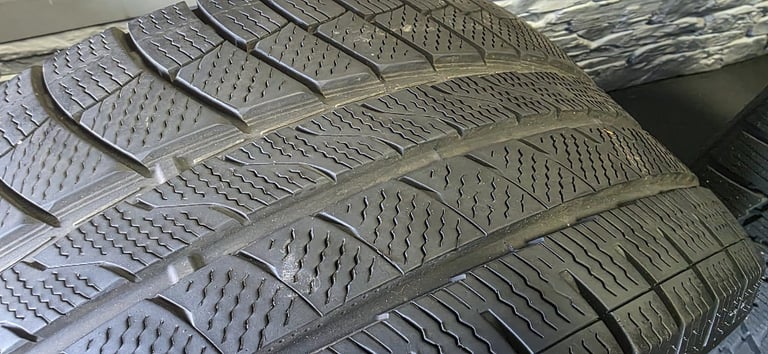 Mercedes Genuine AMG 19 alloy wheels + 4 x tyres 245 40 19 / 275 35 19 All Season