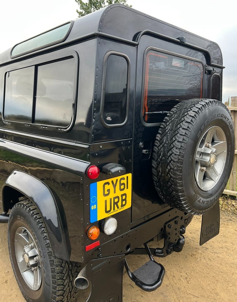 2011 - 61 Land Rover Defender 90 2.2 TDCi XS 4WD SWB Euro 5 WINDOW VAN Diesel