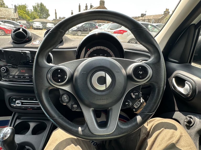 FINANCE AVAILABLE - VERY LOW MILEAGE SMART FORFOUR