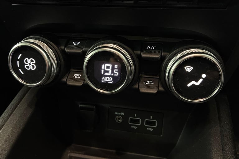 2021 Renault Clio 1.0 TCe Iconic Hatchback 5dr Petrol Manual Euro 6 (s/s) (90 ps) HATCHBACK Petro...