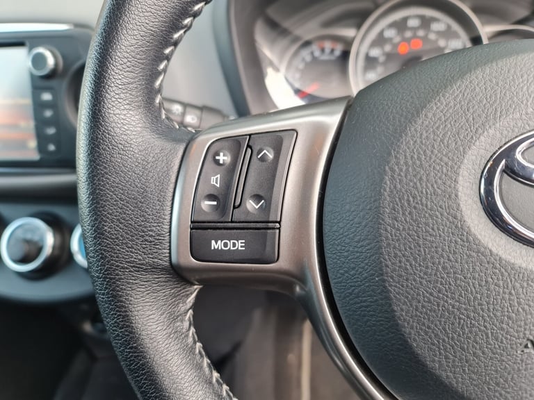 2016 Toyota Yaris 1.33 VVT-i Icon 5dr HATCHBACK Petrol Manual