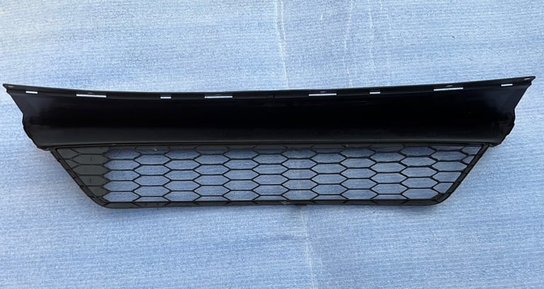 GENUINE HONDA JAZZ FRONT BUMPER LOWER RADIATOR GRILL 15-19 71102-TAR