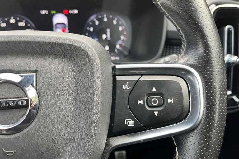 2020 Volvo XC40 2.0 B4P R DESIGN Pro 5dr Auto ESTATE PETROL Automatic