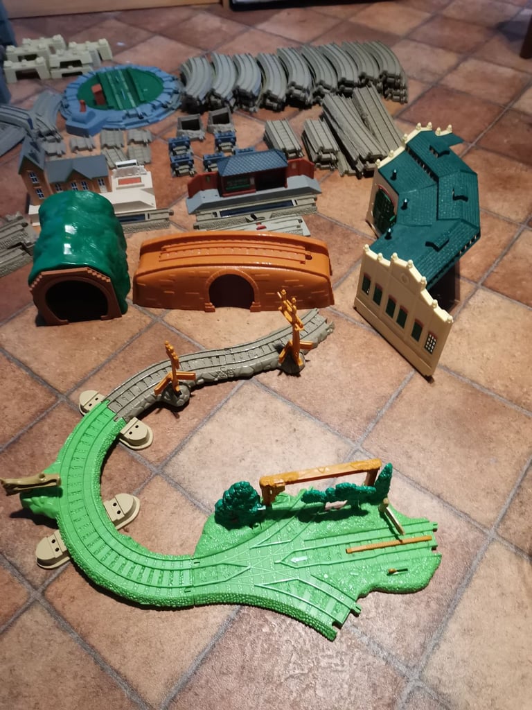 Thomas The Tank Engine and Friends Train Track Bundle over 100 pieces