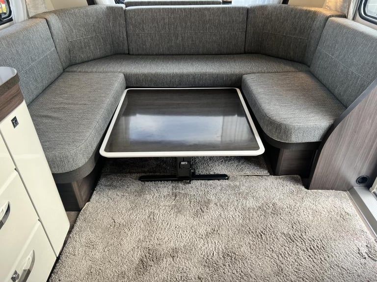 2024 HOBBY PRESTIGE 720 KWFU 6 Berth fixed bunk beds