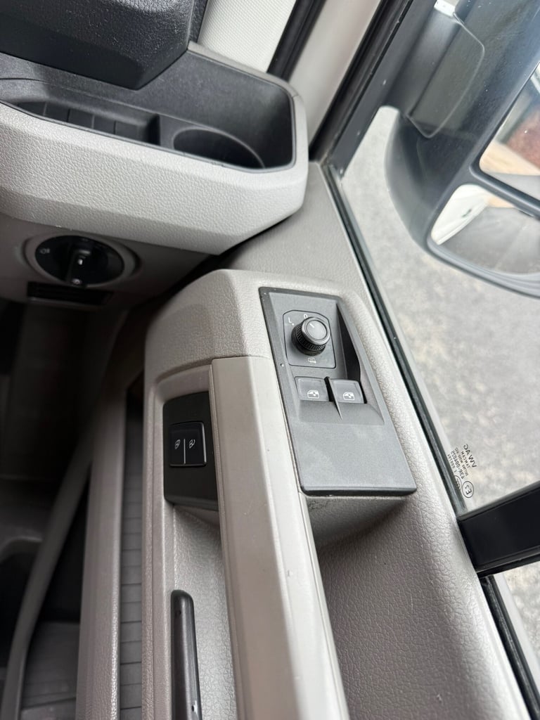 VOLKSWAGEN CRAFTER TRENDLINE 2.0TDI 140 MWB HIGH ROOF EURO 6 ***NO VAT***