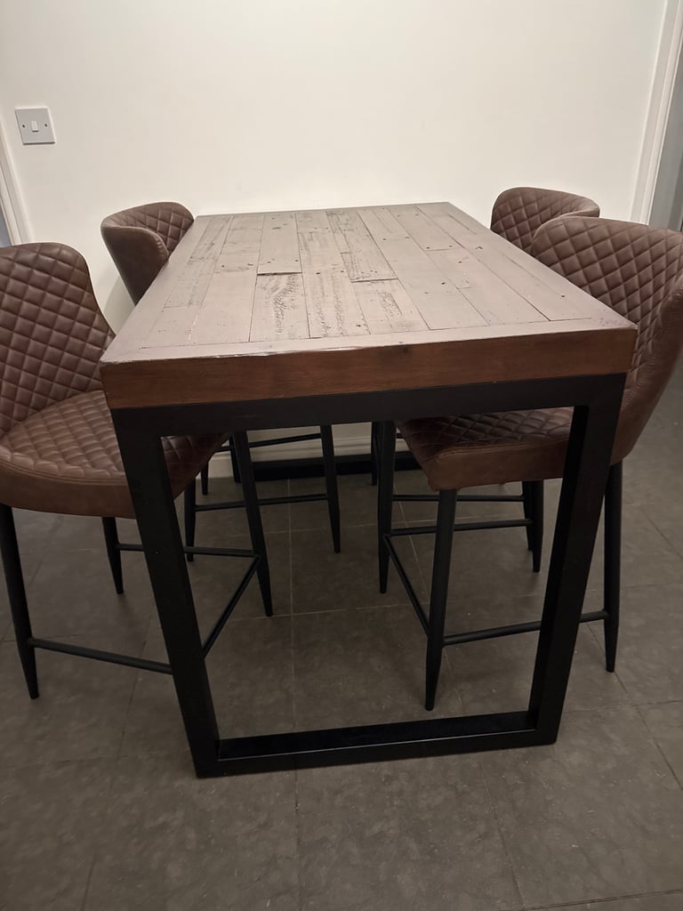 Barker & Stonehouse Tacoma 120cm Long Bar Table & 4 Stools