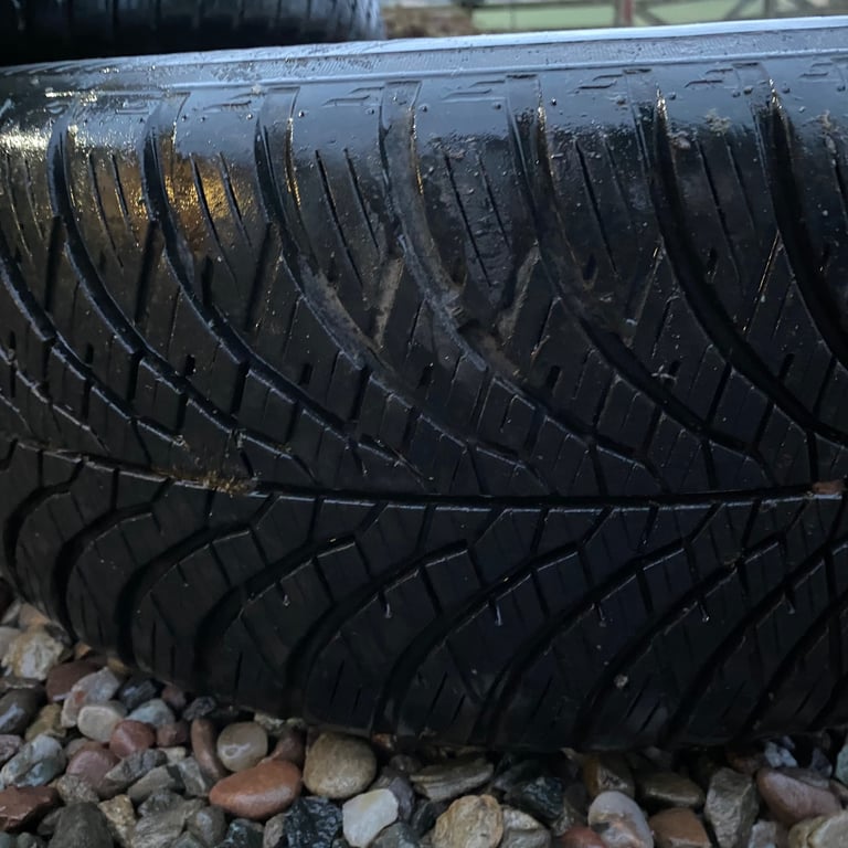 Set of 4 alloy wheels and winter tyres 