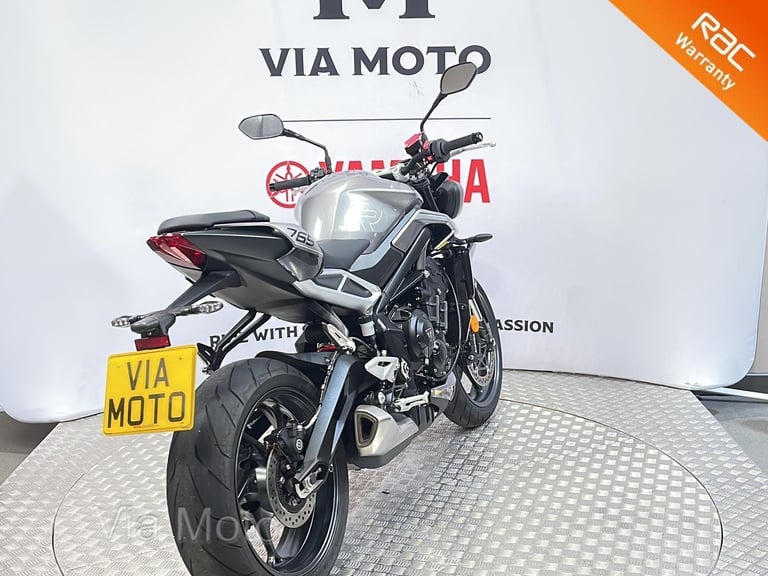TRIUMPH STREET TRIPLE R - 2023 - 1800 miles