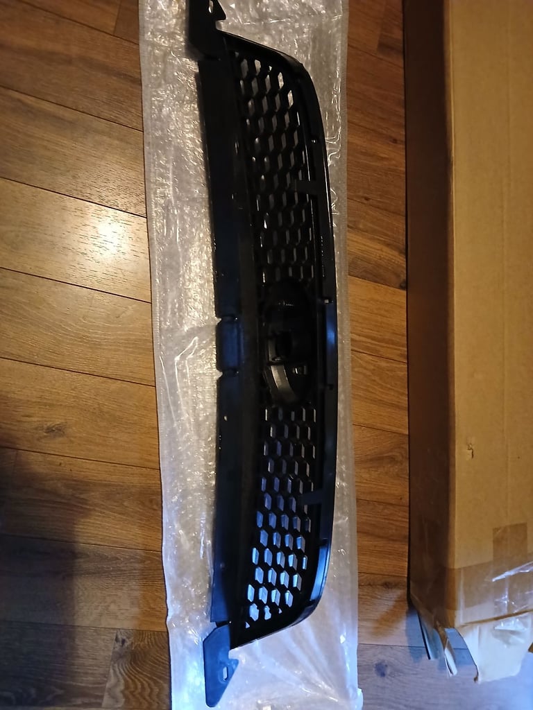 Ford Focus Mk2 Front Honeycomb Grille 