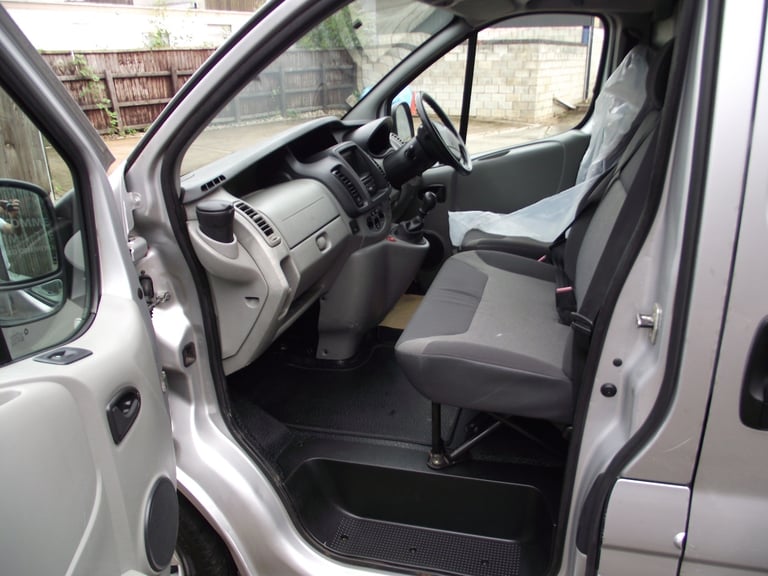 Renault Trafic Vauxhall Vivaro High roof LWB van sat nav