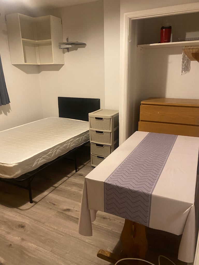 Double Room Immediately Available in Bedfont,  near Heathrow Airport 