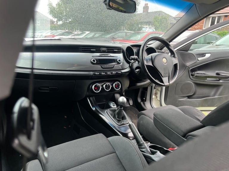 2011 Alfa Romeo Giulietta 1.4 TB MultiAir Lusso Euro 5 (s/s) 5dr HATCHBACK Petrol Manual