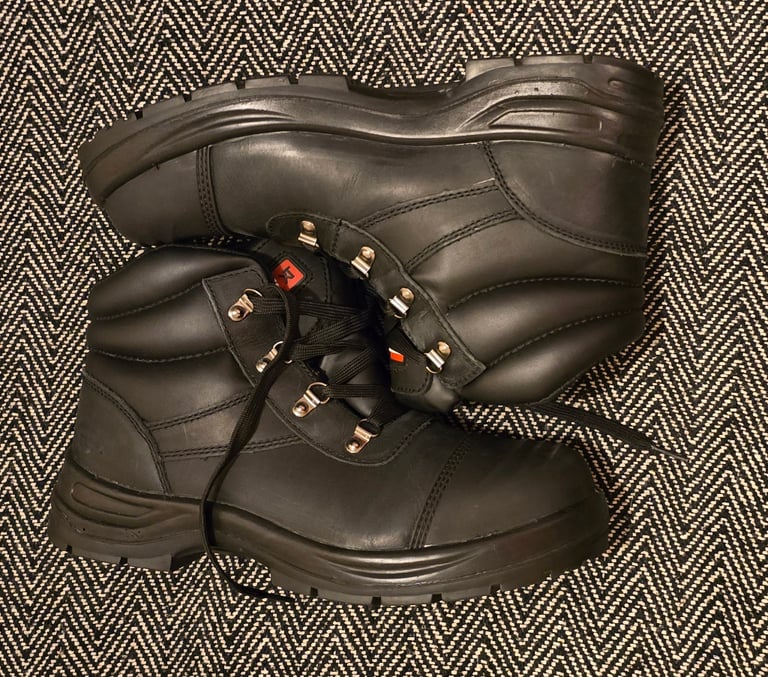 Brand new tuf xt size 8