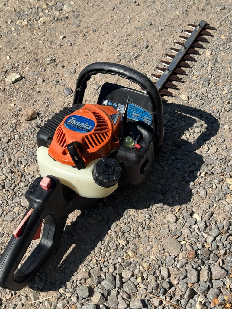 Tanaka THT-22 petrol hedge trimmer good working order 