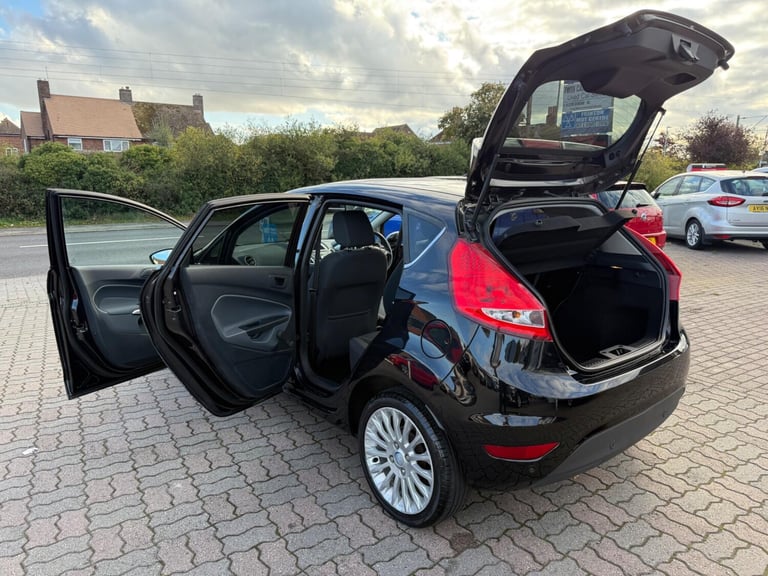 2011 Ford Fiesta 1.4 Titanium 5dr HATCHBACK Petrol Automatic
