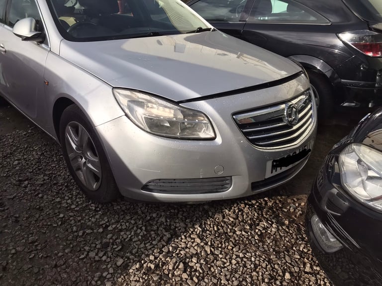 Vauxhall insignia Front Bumper. Silver. Z157