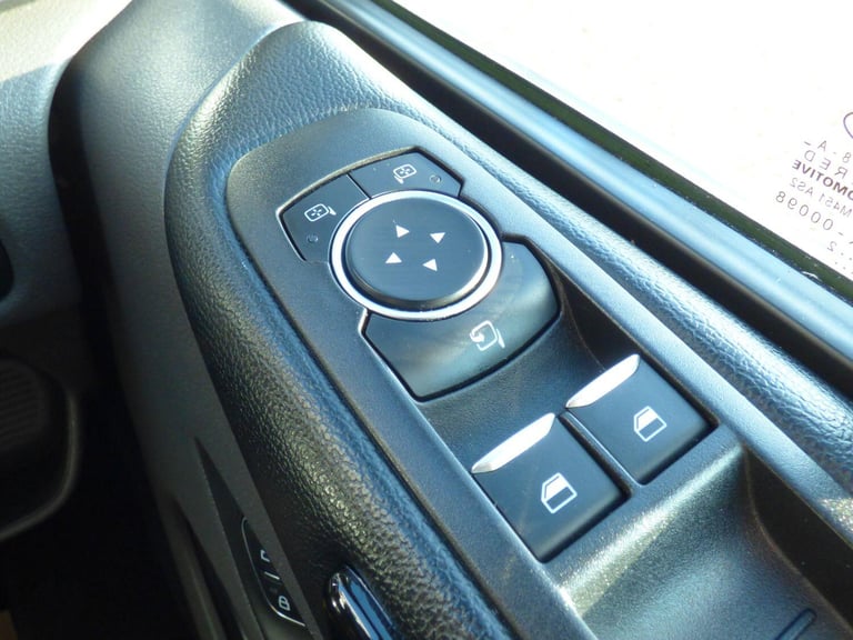 FORD TOURNEO CUSTOM 2.0 Tourneo Custom Titanium Bus M1 320 L2 2.0L EcoBlue