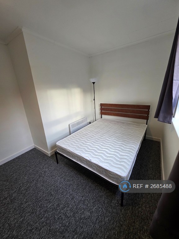 2 bedroom flat in Cathcart Street, Greenock, PA15 (2 bed) (#2685488)