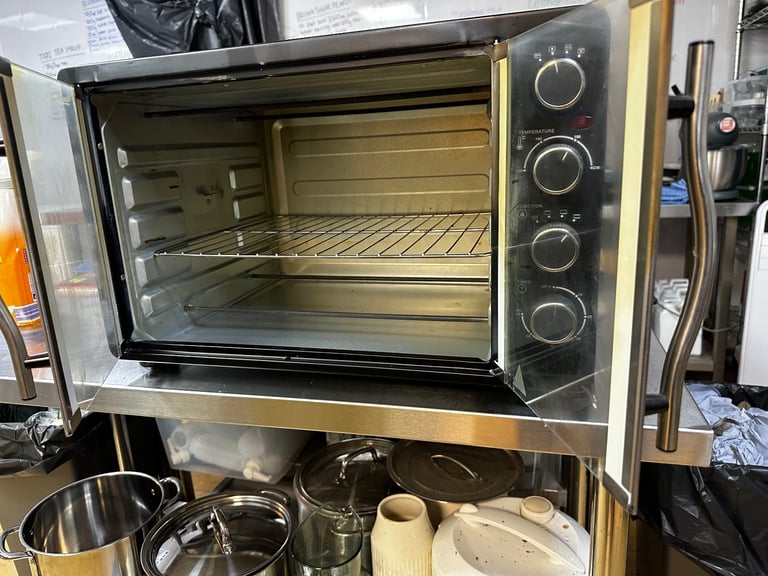 TurboTronic countertop convection oven